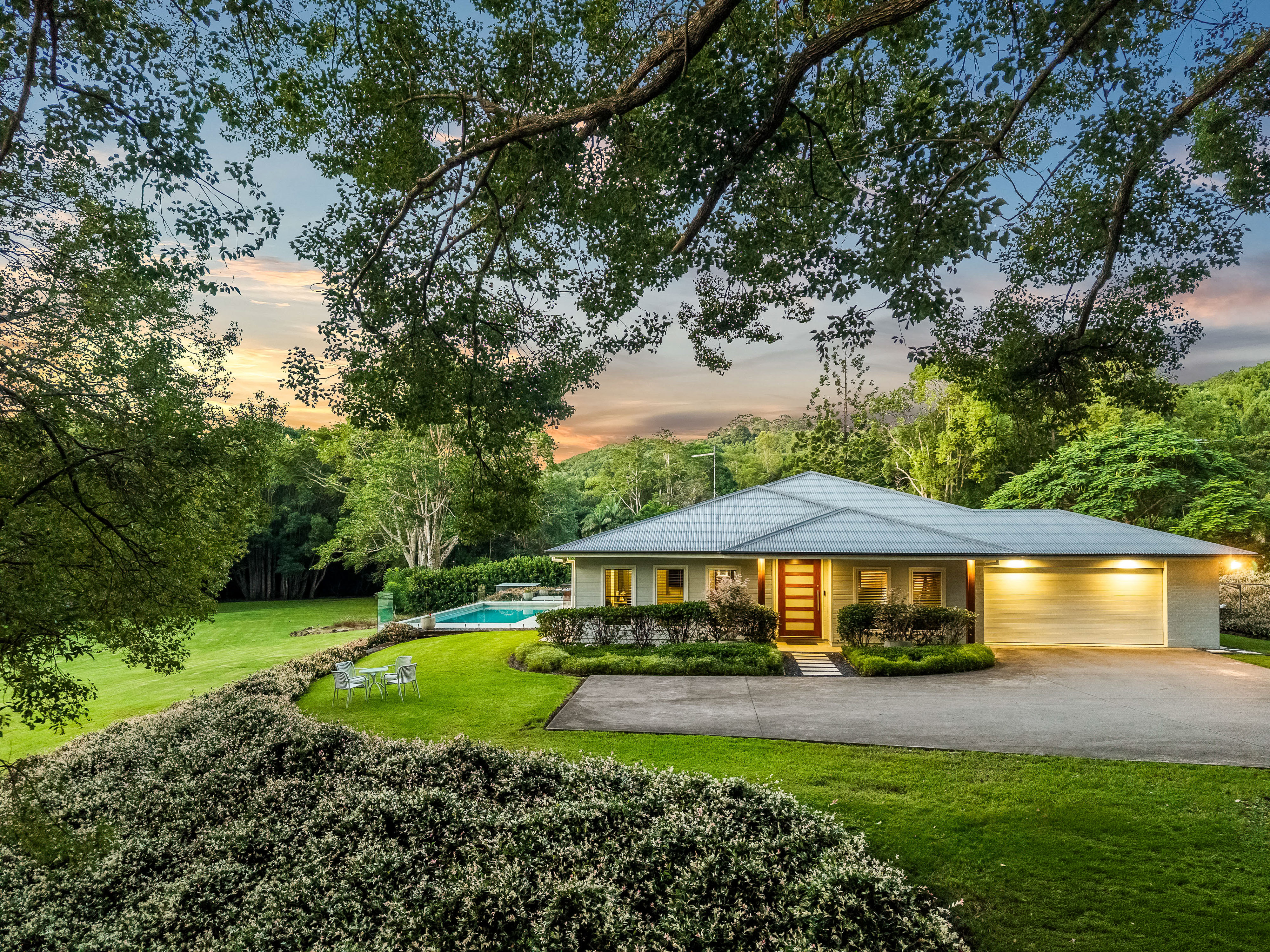 27 Friday Hut Road Tintenbar — twilight real estate photography by Media Drive, professional property photographer Northern Rivers hinterland